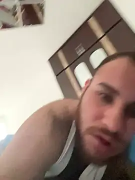 Snapshot of Andreiandu23 chatting on 02/05/26, 10:11 Andreiandu23 online show from 02/05/26, 10:11