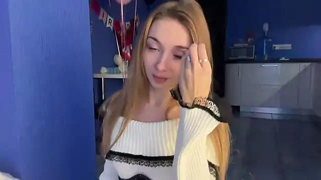 Jolienne online show from 12/03/25, 03:22