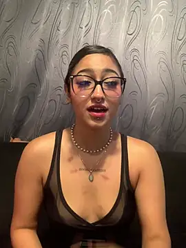 Snapshot of LilithMonette chatting on 03/12/26, 01:44 LilithMonette online show from 03/12/26, 01:44