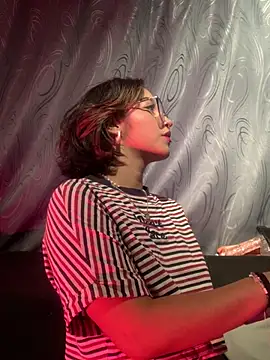 Snapshot of LilithMonette chatting on 03/08/26, 04:05 LilithMonette online show from 03/08/26, 04:05