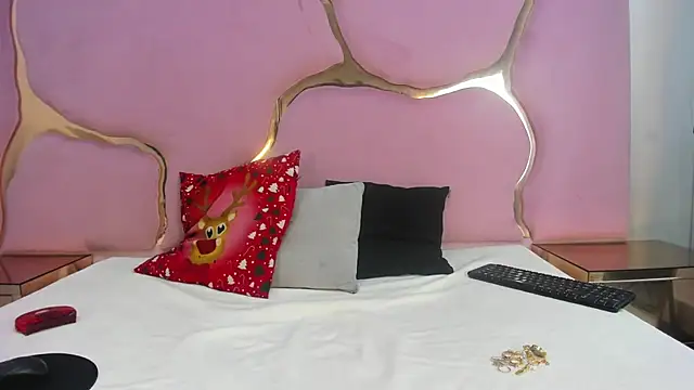 Aisha Leenss online show from 12/15/25, 02:01