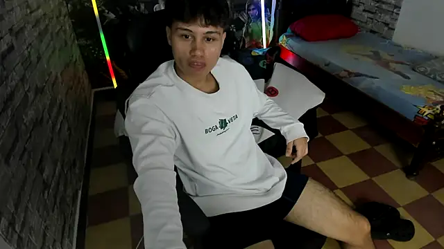 esteban rios  online show from 11/30/25, 02:01