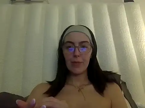 mollyplaysxo online show from 02/22/26, 10:00