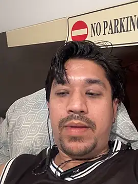 Snapshot of Jhonneeey chatting on 11/17/25, 01:09 Jhonneeey online show from 11/17/25, 01:09