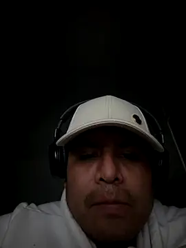 Snapshot of Pelotas2000 chatting on 11/17/25, 02:26 Pelotas2000 online show from 11/17/25, 02:26