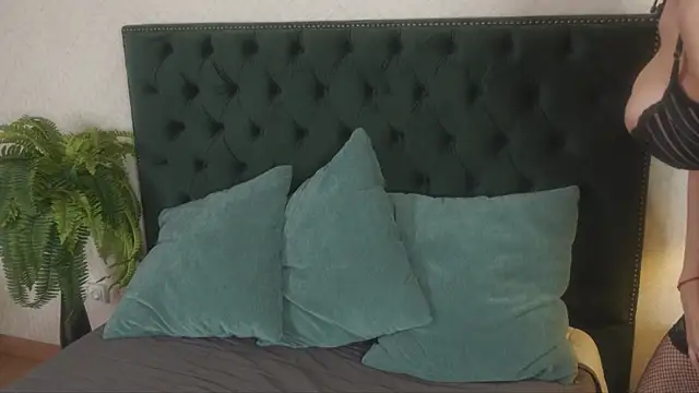 VitoriaCarusso online show from 02/23/26, 09:15