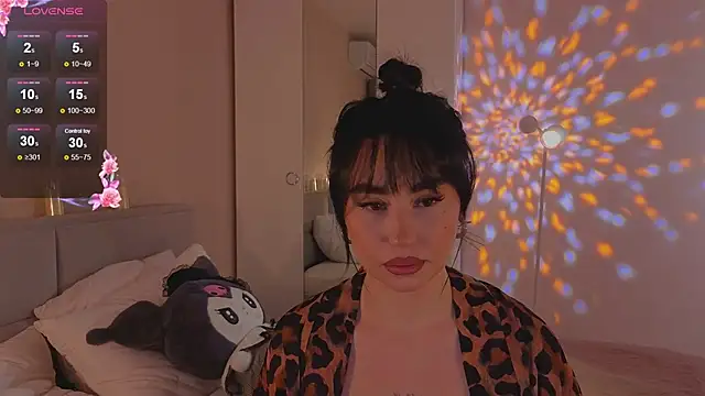 Lia May online show from 11/25/25, 02:12