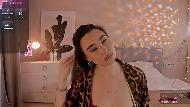 Lia May online show from 12/01/25, 02:34