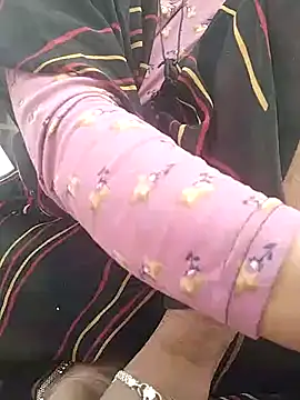 Snapshot of Sonam44 chatting on 11/26/25, 03:28 Sonam44 online show from 11/26/25, 03:28