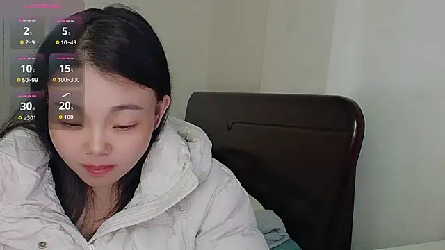 Snapshot of Aggie31 chatting on 11/18/25, 03:32 Aggie31 online show from 11/18/25, 03:32