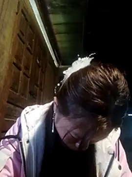 yu-zhen online show from 11/18/25, 03:10