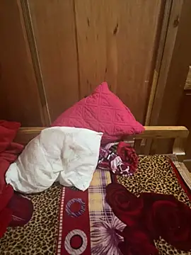 Hot-Today online show from 12/04/25, 01:43