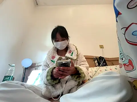 Snapshot of Rosy100 chatting on 11/19/25, 06:46 Rosy100 online show from 11/19/25, 06:46