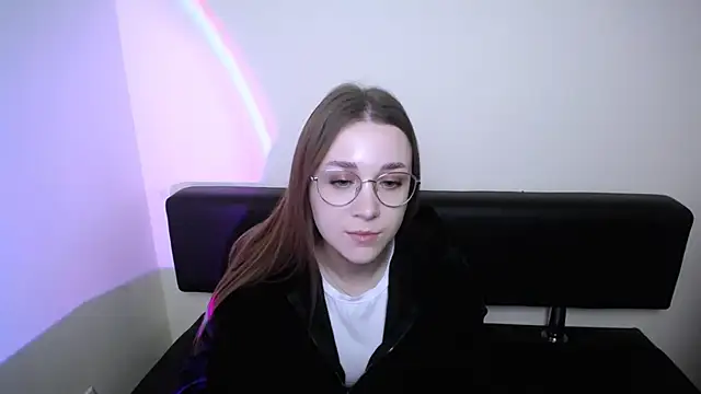 Snapshot of MillaTems_ chatting on 11/18/25, 10:18 MillaTems online show from 11/18/25, 10:18