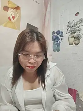 Snapshot of Cover-baa chatting on 05/23/26, 10:09 Cover-baa online show from 05/23/26, 10:09