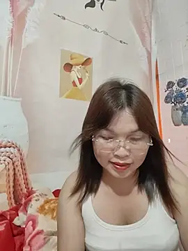 Snapshot of Cover-baa chatting on 05/17/26, 11:27 Cover-baa online show from 05/17/26, 11:27