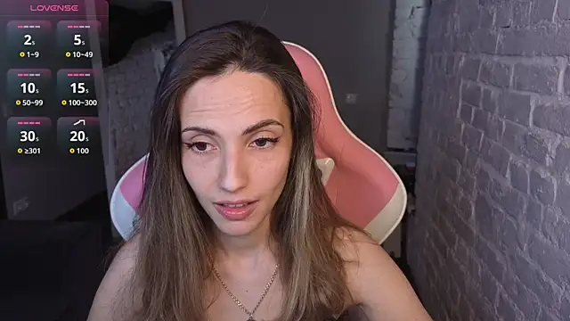 Snapshot of amelia_meili chatting on 06/15/26, 01:33 amelia meili online show from 06/15/26, 01:33