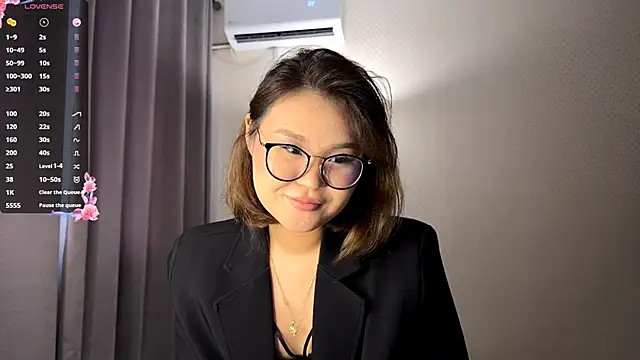 HoneyKitsu online show from 12/01/25, 10:16