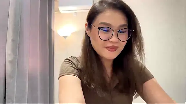 HoneyKitsu online show from 11/23/25, 08:57