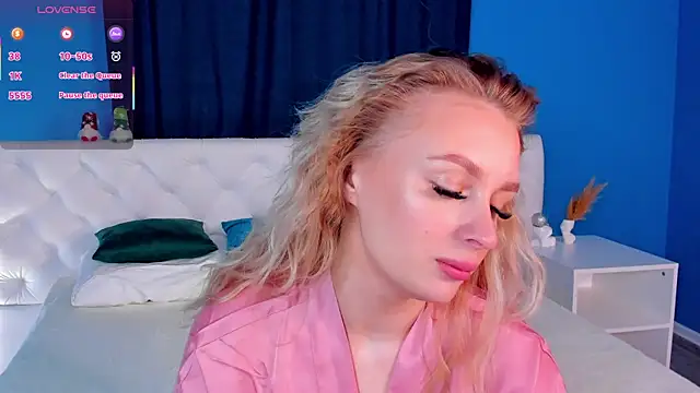 Snapshot of KiraRuiz chatting on 02/22/26, 12:57 KiraRuiz online show from 02/22/26, 12:57