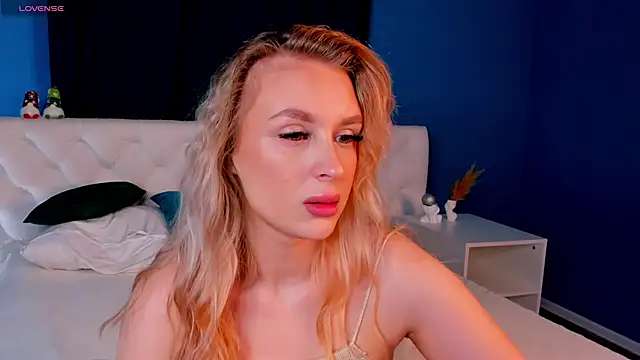 Snapshot of KiraRuiz chatting on 02/24/26, 01:06 KiraRuiz online show from 02/24/26, 01:06