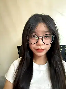 Snapshot of mau155_ chatting on 11/18/25, 07:11 mau155 online show from 11/18/25, 07:11