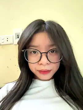 Snapshot of mau155_ chatting on 11/20/25, 12:22 mau155 online show from 11/20/25, 12:22