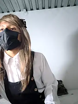 Snapshot of Cristchara chatting on 12/19/25, 03:43 Cristchara online show from 12/19/25, 03:43