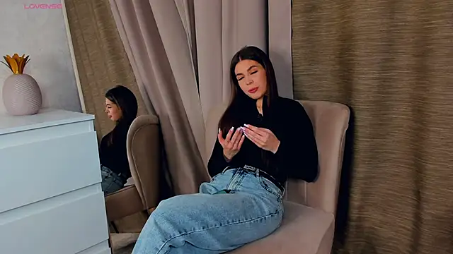 AnetteGamrath online show from 11/18/25, 03:26