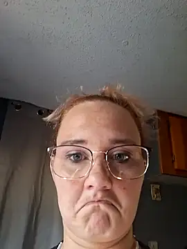 Snapshot of bridald1993 chatting on 11/17/25, 08:13 bridald1993 online show from 11/17/25, 08:13