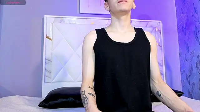 Snapshot of James_Adams_01 chatting on 03/01/26, 03:28 James Adams 01 online show from 03/01/26, 03:28