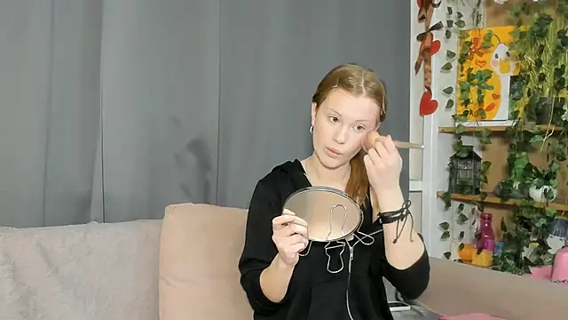 KarieBowery online show from 11/28/25, 08:42