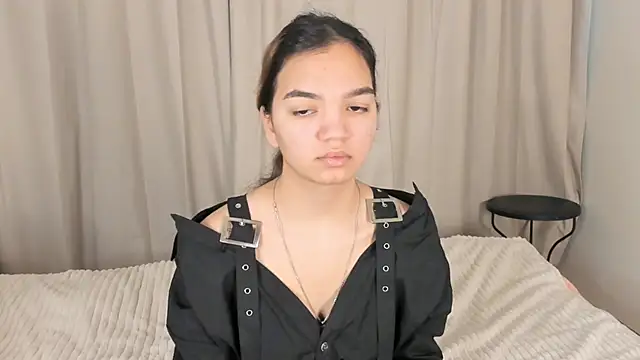 Snapshot of CoreenLuebbers chatting on 11/21/25, 08:02 CoreenLuebbers online show from 11/21/25, 08:02