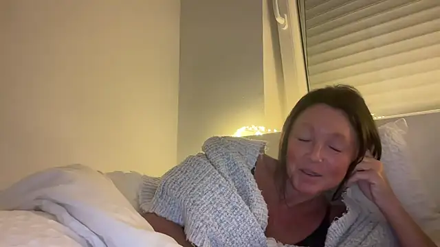 Snapshot of AnnaSophiaX chatting on 12/02/25, 12:11 AnnaSophiaX online show from 12/02/25, 12:11