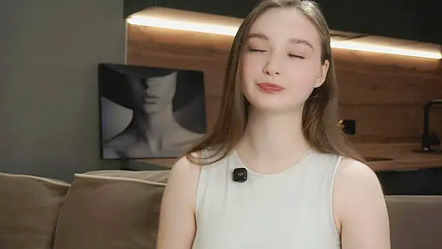 Eliravelvet online show from 11/18/25, 06:22