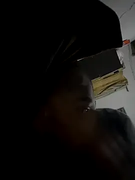 Snapshot of mrcougarfucker chatting on 11/18/25, 09:18 mrcougarfucker online show from 11/18/25, 09:18