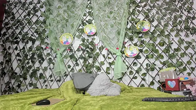 LittlePeach  online show from 04/05/26, 11:06