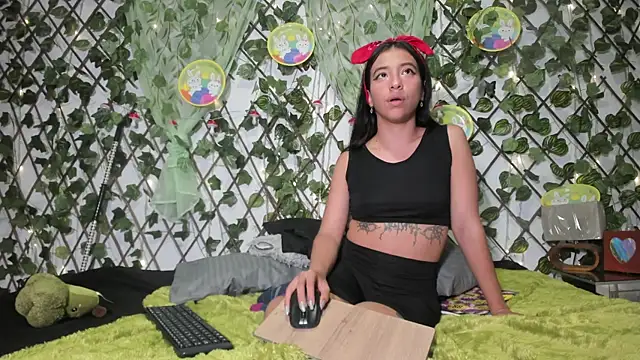 LittlePeach  online show from 04/09/26, 11:05