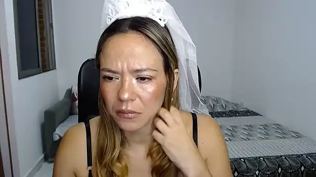 Snapshot of Annie_Cervantez chatting on 05/28/26, 03:47 Annie Cervantez online show from 05/28/26, 03:47