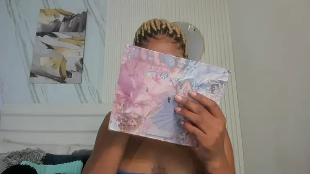 Afro Luna online show from 04/30/26, 11:17