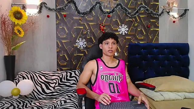 Snapshot of the_nugge chatting on 12/02/25, 07:37 the nugge online show from 12/02/25, 07:37