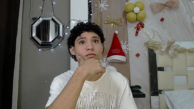 Snapshot of the_nugge chatting on 12/16/25, 01:04 the nugge online show from 12/16/25, 01:04