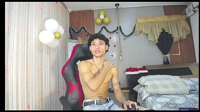 Snapshot of the_nugge chatting on 12/18/25, 01:48 the nugge online show from 12/18/25, 01:48