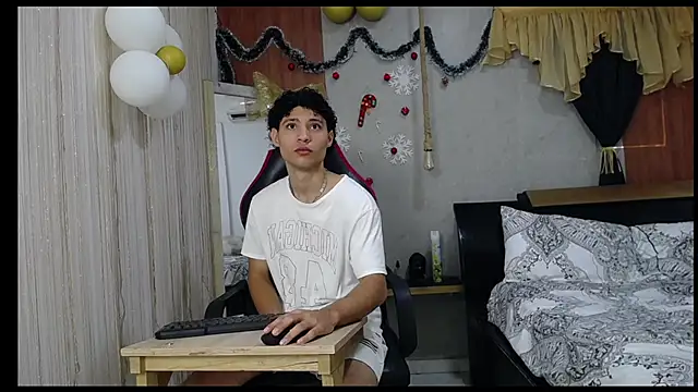 Snapshot of the_nugge chatting on 12/21/25, 01:13 the nugge online show from 12/21/25, 01:13