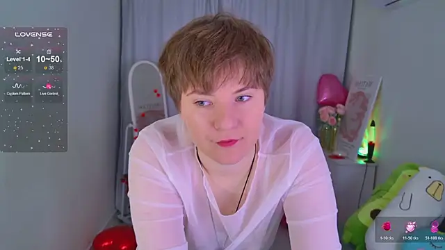 Snapshot of melissa___moore chatting on 02/17/26, 06:00 melissa moore online show from 02/17/26, 06:00