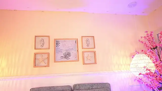 MeganLowell online show from 04/06/26, 07:04