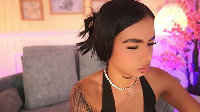 MeganLowell online show from 04/07/26, 07:37