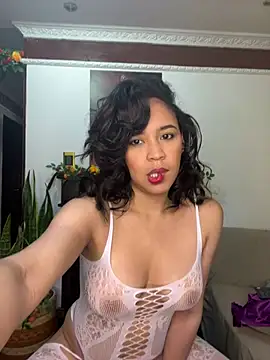 Esmerald 1111 online show from 02/18/26, 10:12