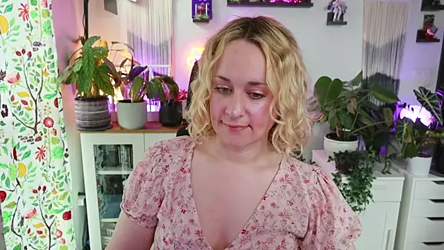 Snapshot of xzoeyryanx chatting on 06/26/26, 06:14 xzoeyryanx online show from 06/26/26, 06:14