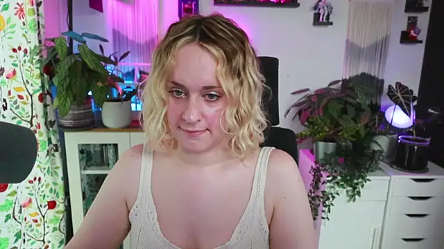 Snapshot of xzoeyryanx chatting on 07/17/26, 04:48 xzoeyryanx online show from 07/17/26, 04:48